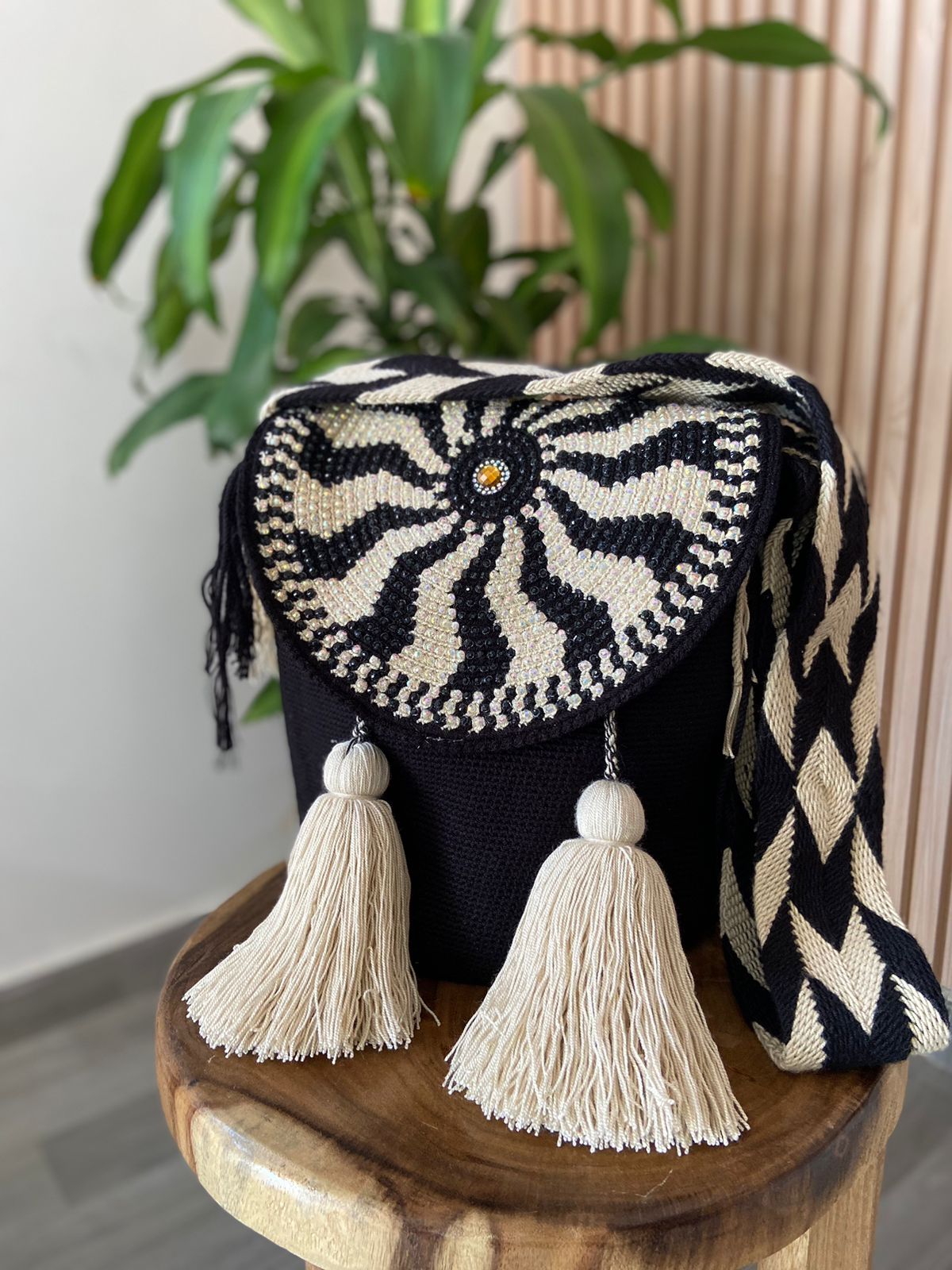 traditional Colombian bag, wayuu bag, handmade bag, colourful bag, crossbody bag