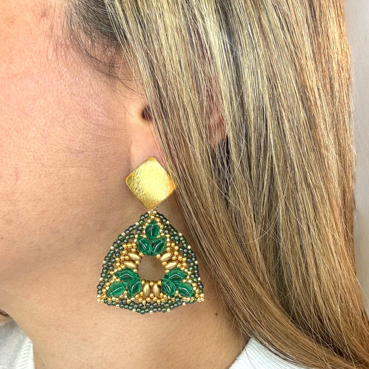 beaded jewelry, handmade earrings, Colombian jewelry, green earrings, golden earrings, handmade earrings