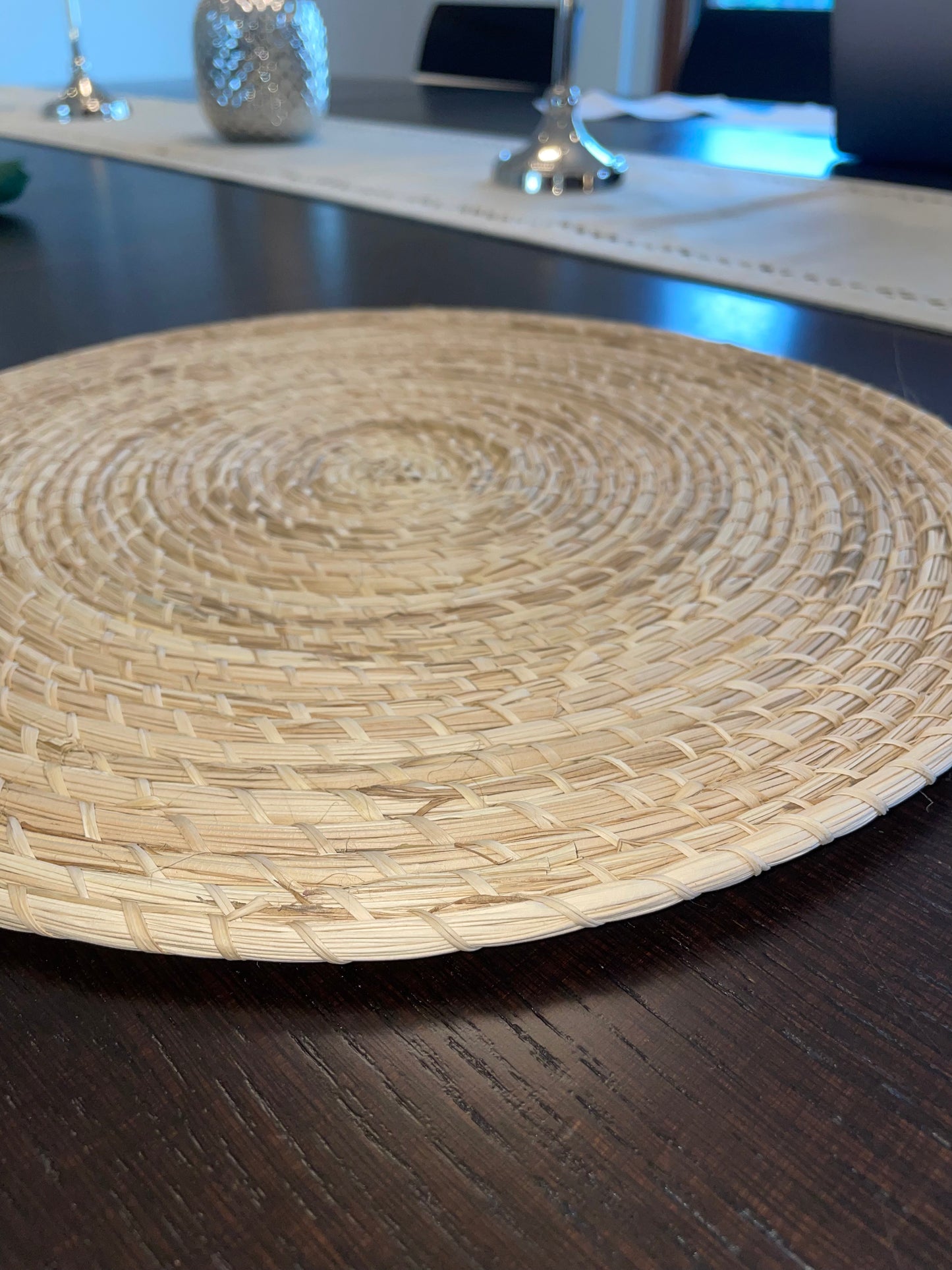 round placemat, iraca palm placemat, handwoven, table set, table decoration, home decor, wicket table decoration, wicker placemat, wicker material