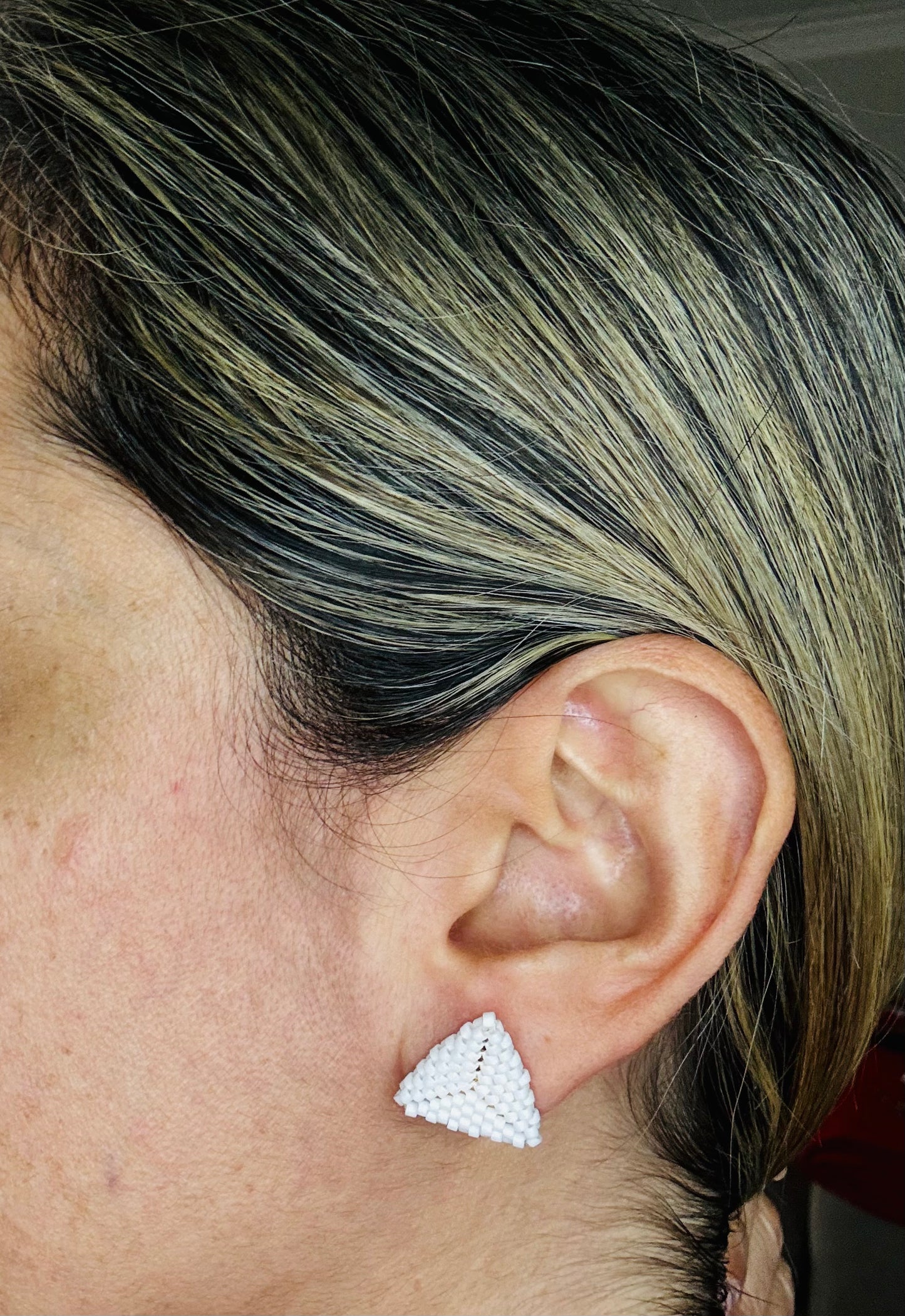 miyuki earring, Japanese beads, triangle earrings, stud earrings, handmade jewelry, accessories, made in Colombia, artisanal work