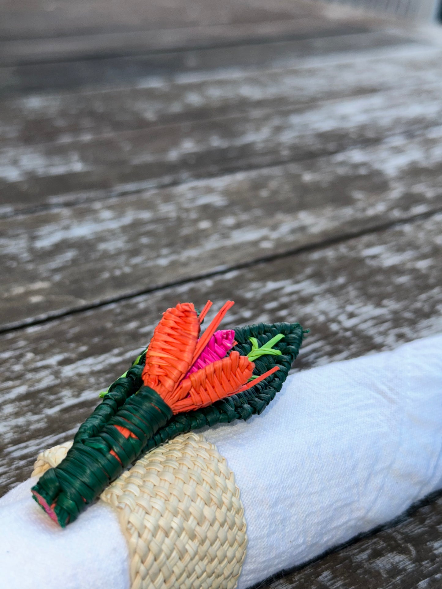 wicked material, hand woven napkin rings, bouquet napkin rings, made in Colombia, fruit napkin ring, table decoration, home decoration, flower decoration, table set decoration