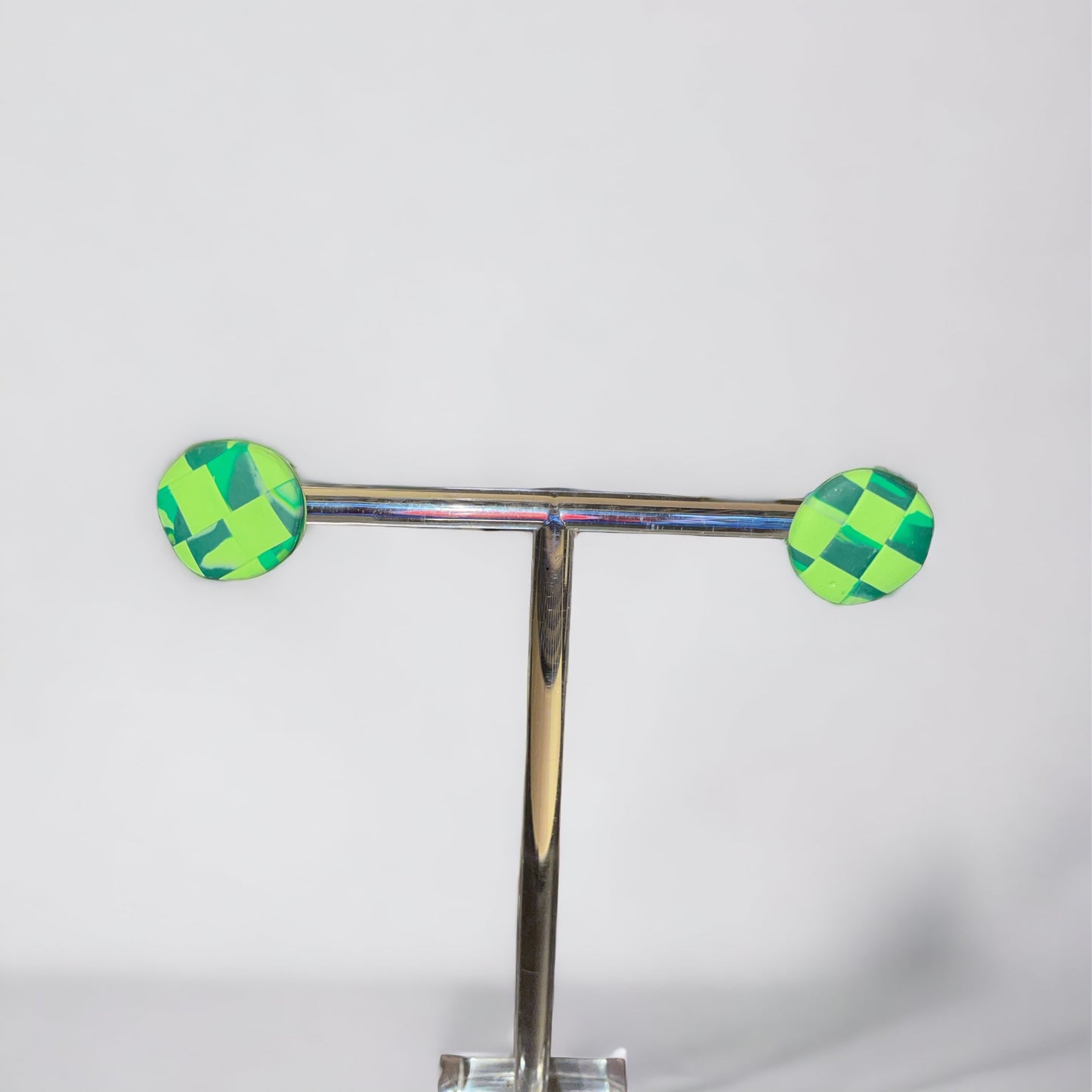 Goujons à bouton vert