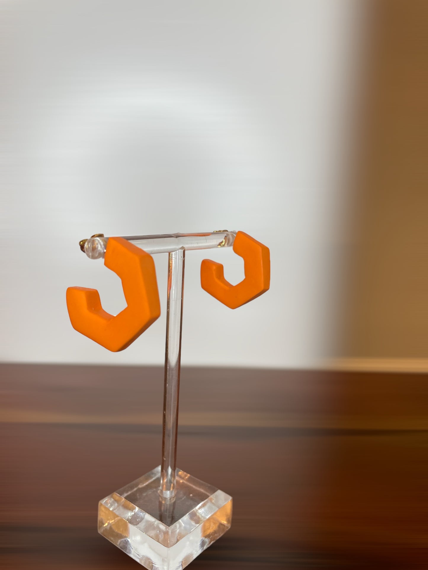 Boucles d'oreilles en argile à petits cerceaux orange