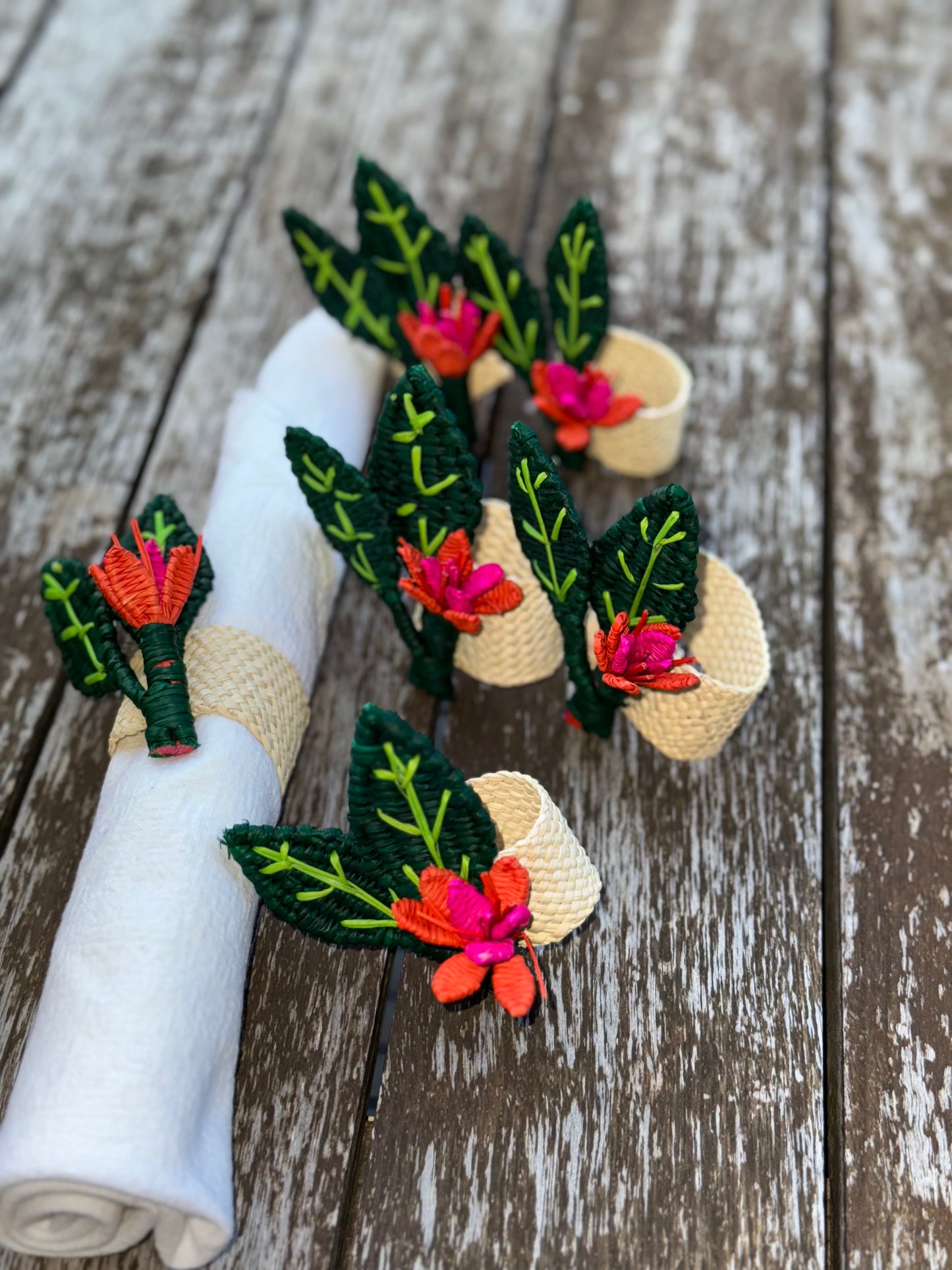 wicked material, hand woven napkin rings, bouquet napkin rings, made in Colombia, fruit napkin ring, table decoration, home decoration, flower decoration, table set decoration