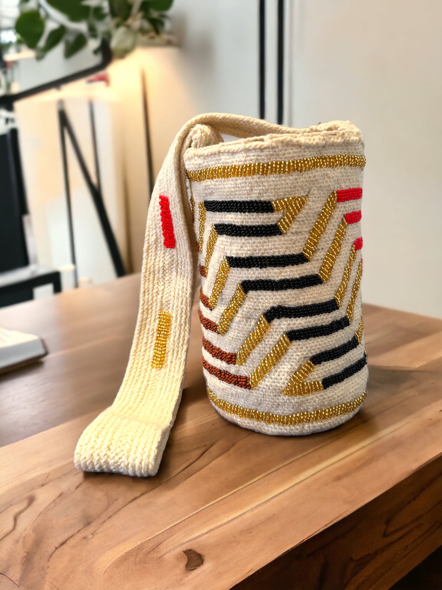 beaded wayuu bag, beaded Arhuaca bag, decorated mochila, handbag, Colombian handbag, handmade bag, earth tones, Colombian mochila, arhuaca mochila