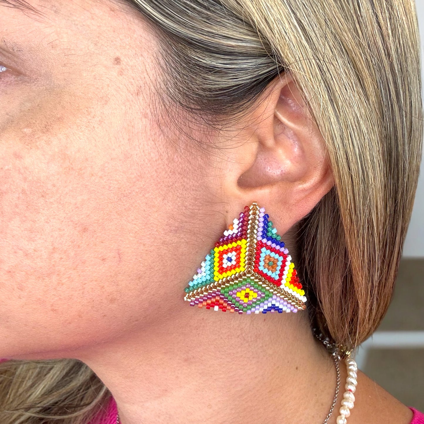 Japanese bead, miyuki work, miyuki earrings, triangle earrings, multi colour earring, made in Colombia, accessories, jewelry,