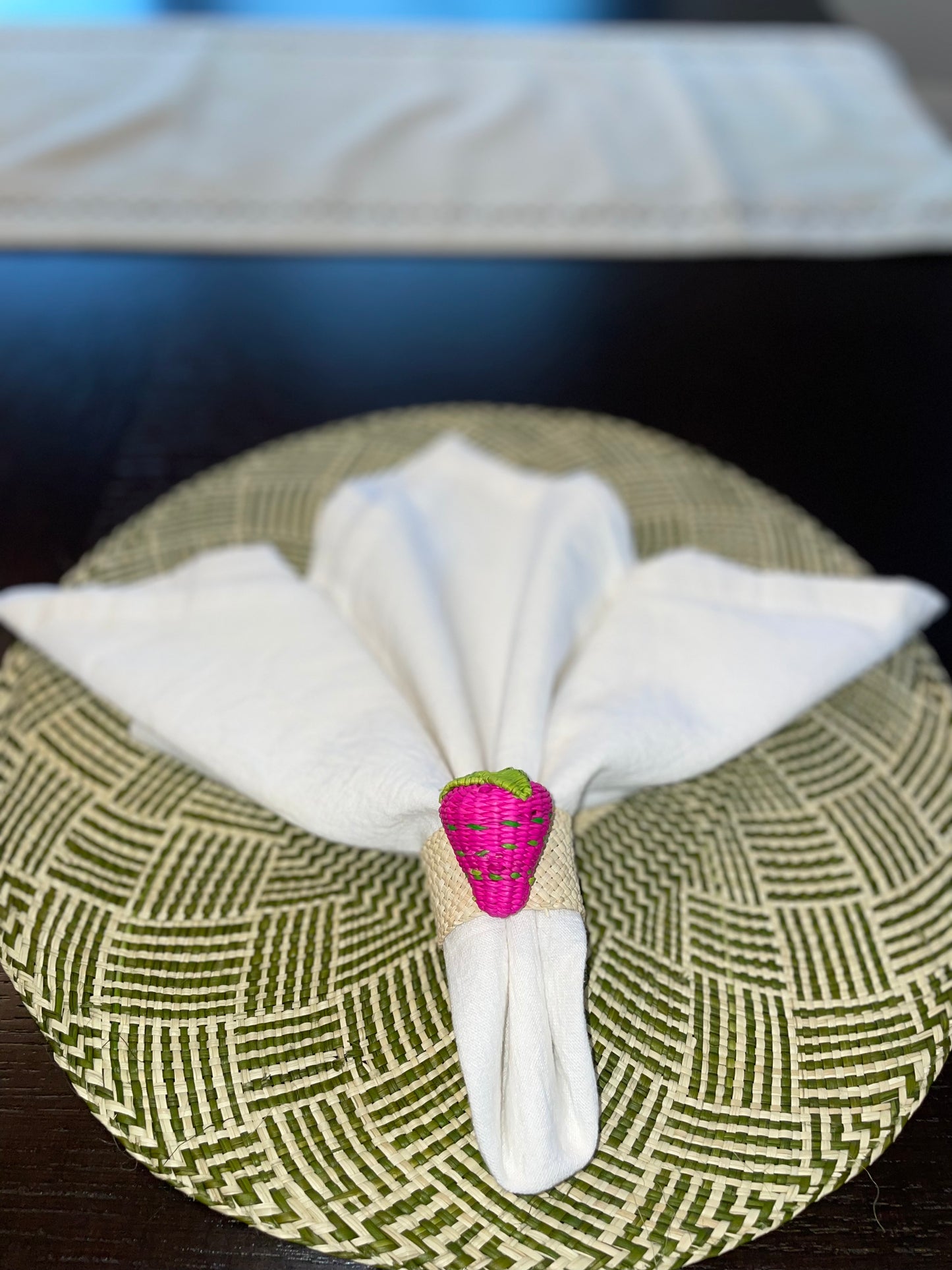straw napkin ring, handwoven napkin ring, handwoven table decor, wicked material, strawberry napkin rings, made in Colombia, fruit napkin ring, table decoration, home decoration