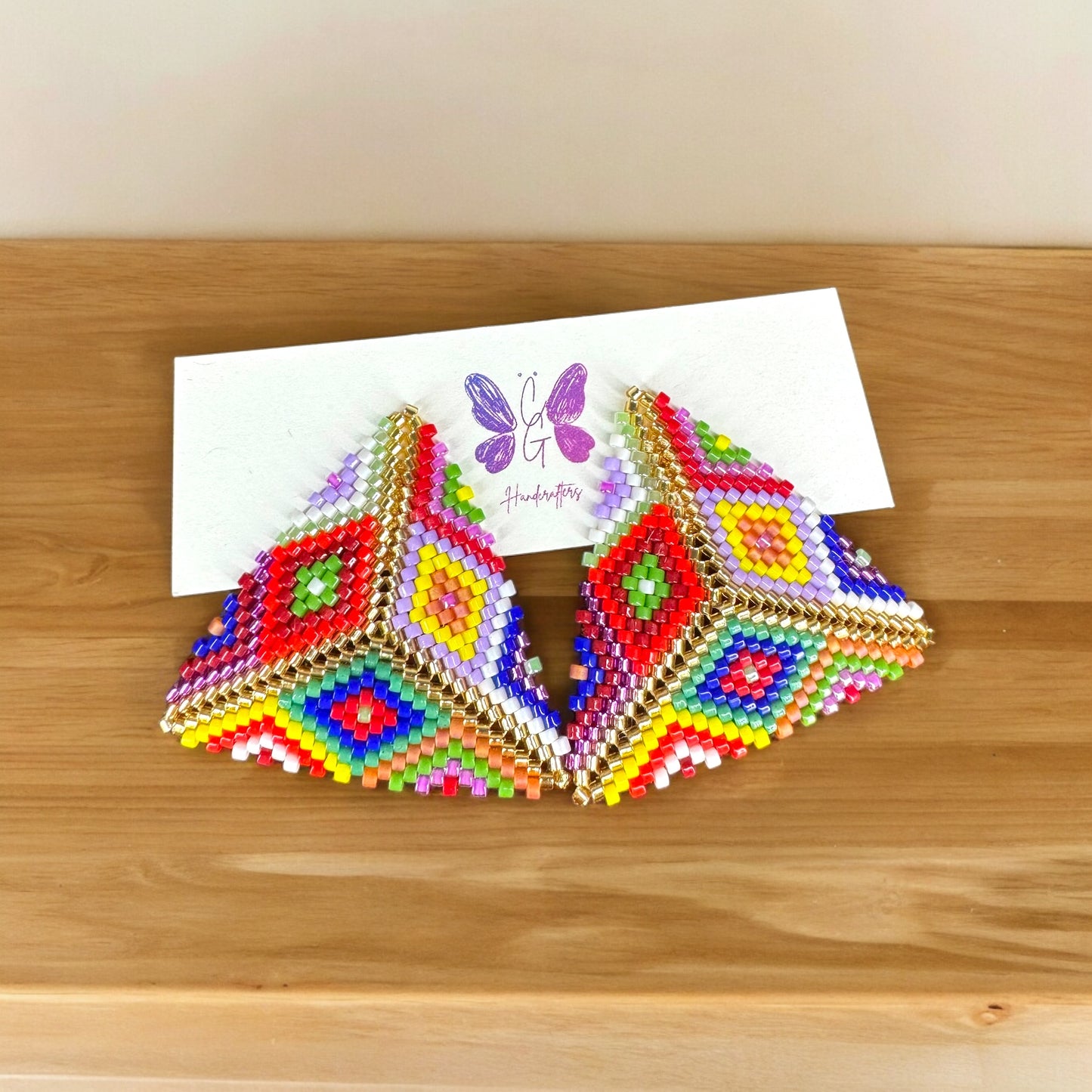 Japanese bead, miyuki work, miyuki earrings, triangle earrings, multi colour earring, made in Colombia, accessories, jewelry,