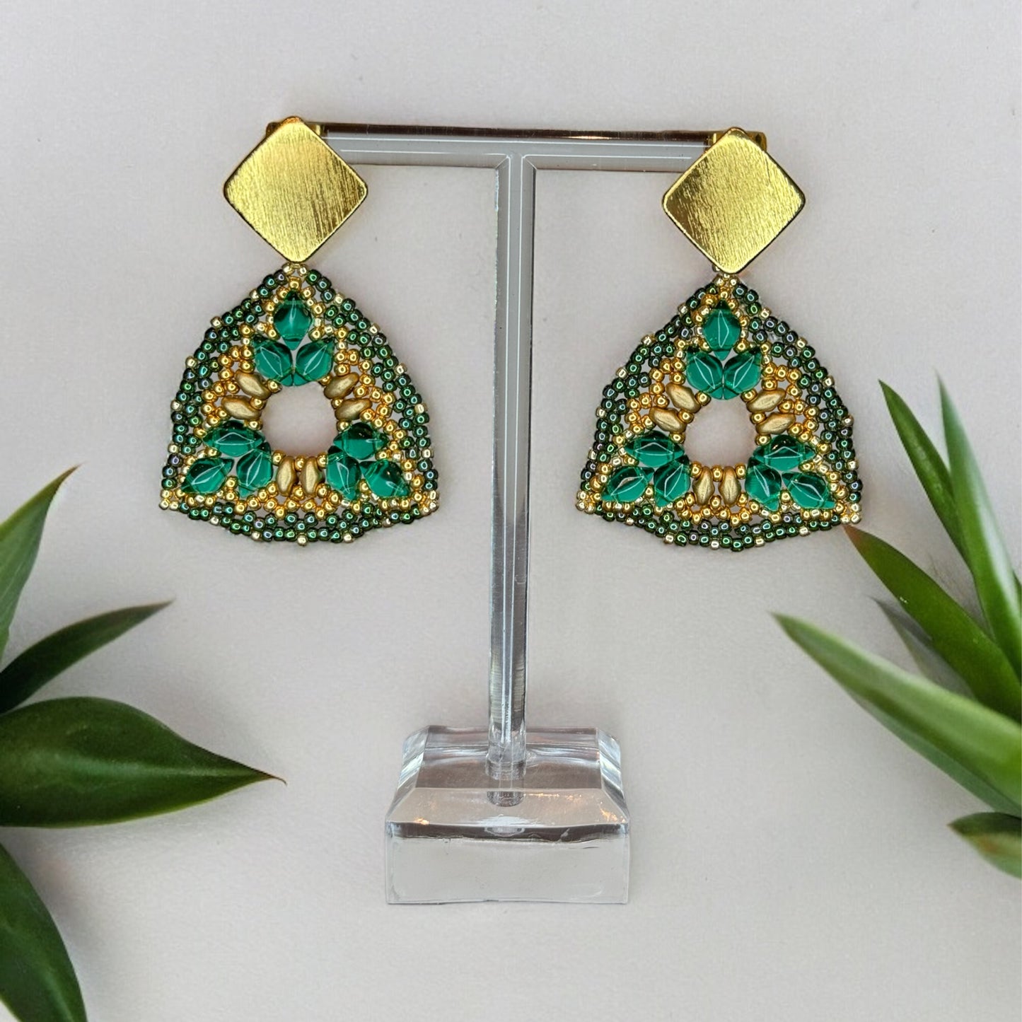 beaded jewelry, handmade earrings, Colombian jewelry, green earrings, golden earrings, handmade earrings
