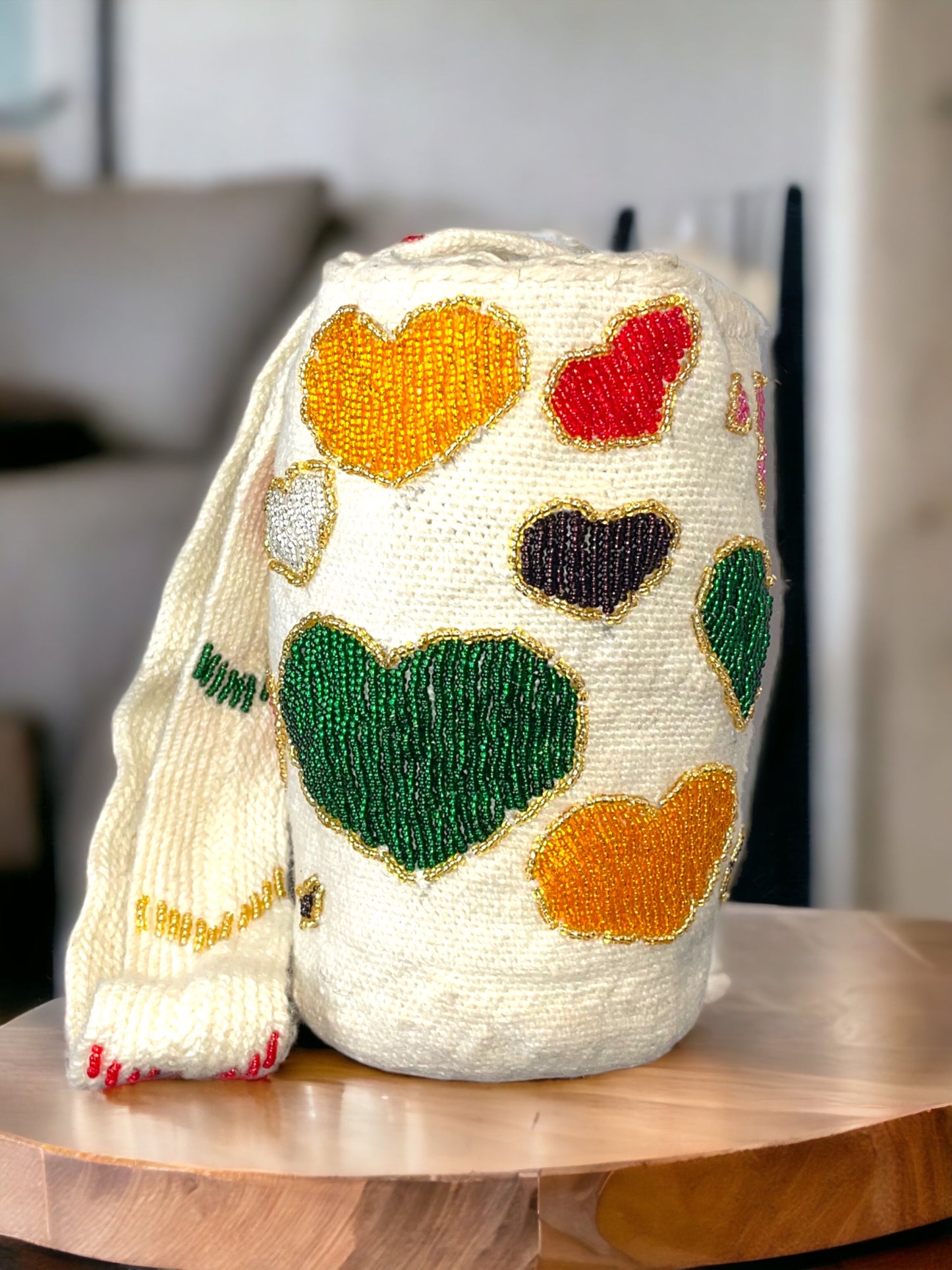 beaded bag, beaded Wayuu bag, beaded Arhuaca bag, decorated mochila, handbag, Colombian handbag, handmade bag, pastel tones, Colombian mochila, arhuaca mochila, hearts, embedded handbag, beaded work on handbag