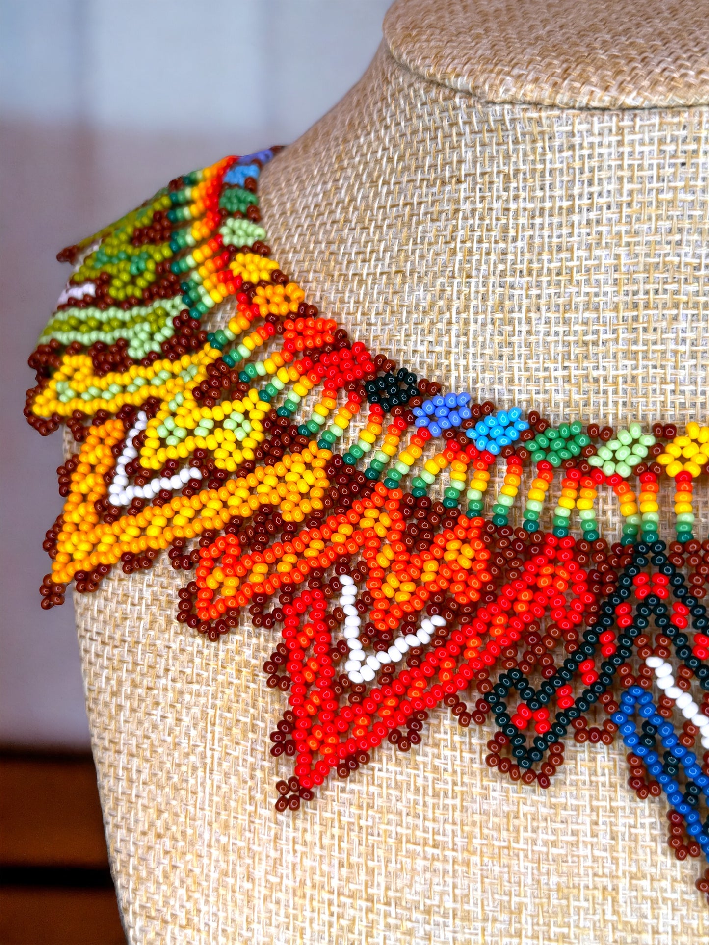 Collier en forme de V Chamí