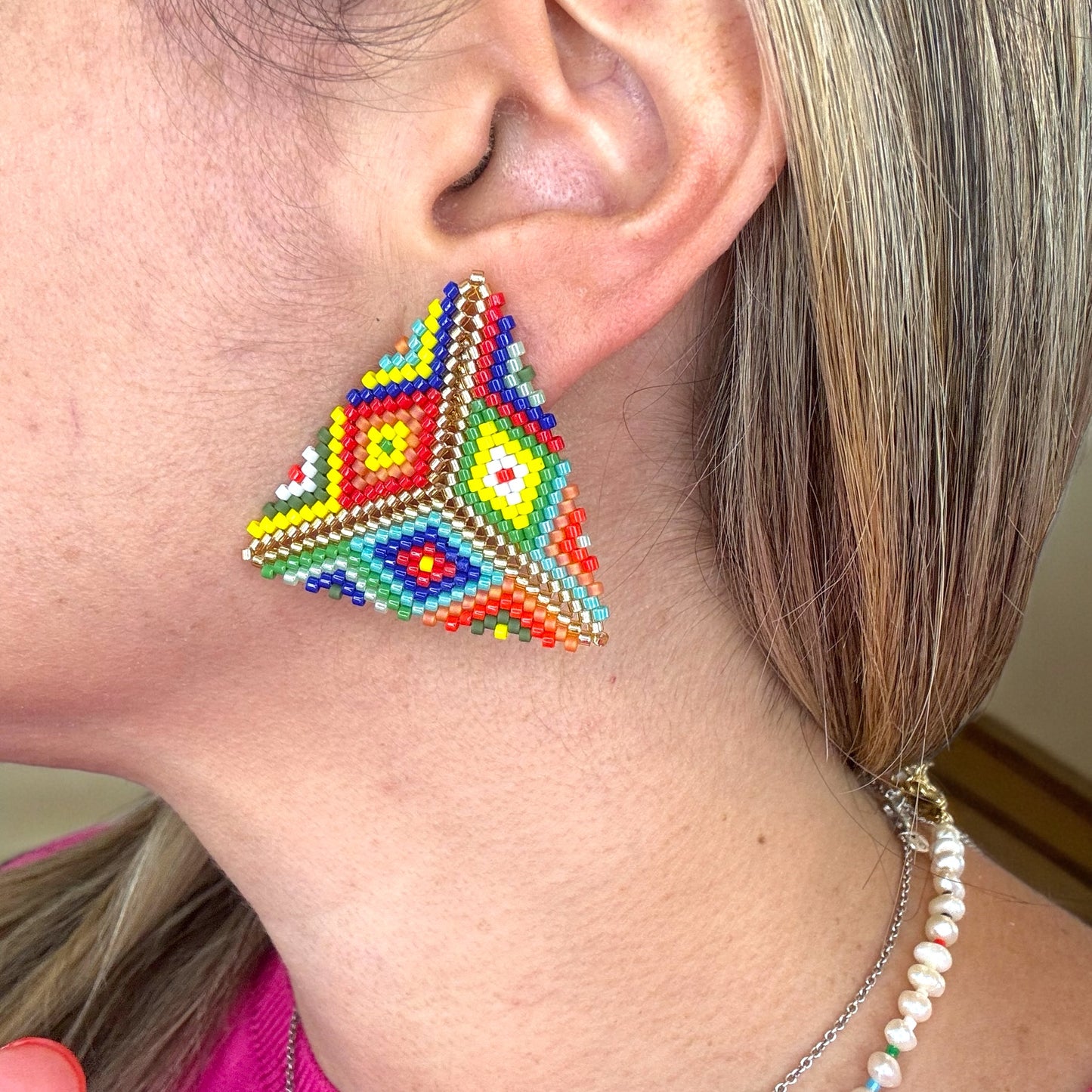 Japanese bead, miyuki work, miyuki earrings, triangle earrings, multi colour earring, made in Colombia, accessories, jewelry,