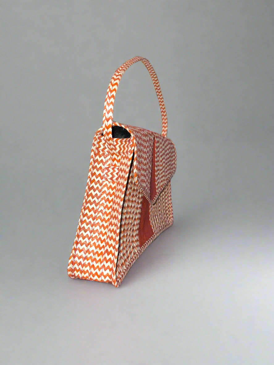 Petit sac à main en terre cuite