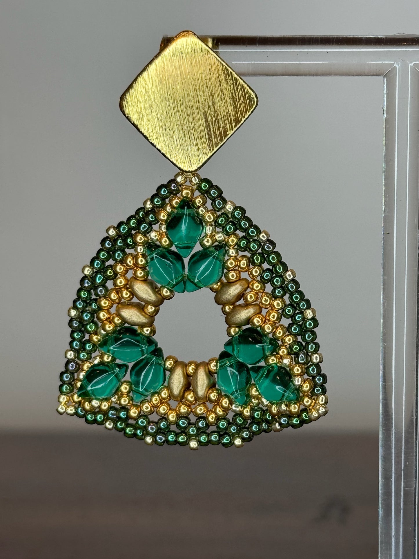 beaded jewelry, handmade earrings, Colombian jewelry, green earrings, golden earrings, handmade earrings