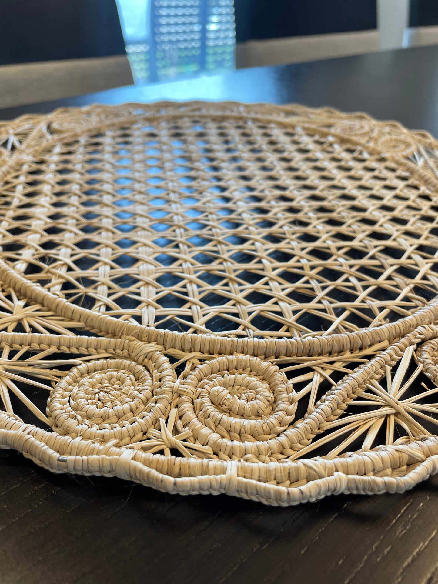 handwoven placemats, hone decor, table set, natural colour, round placemats, straw material, iraca palm fiber, wicker material, wicker decoration, wicker table set