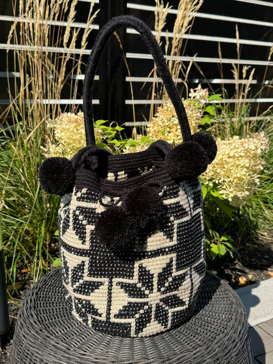 original mochila wayuu, handmade bag, hand knitted bag, black and beige
bag, montreal, fashion montreal