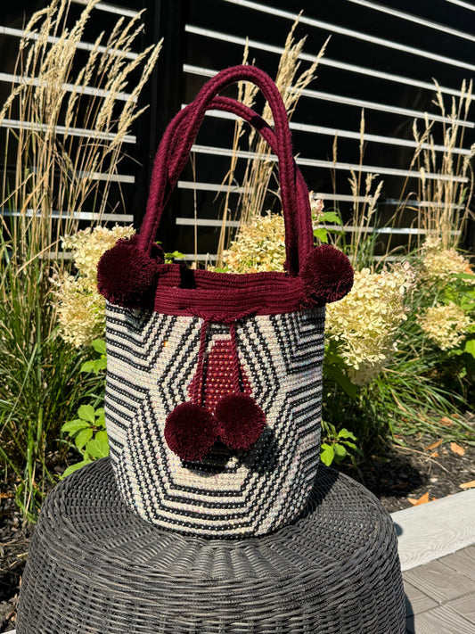 original mochila wayuu, handmade bag, hand knitted bag, burgundy bag, montreal, fashion montreal
