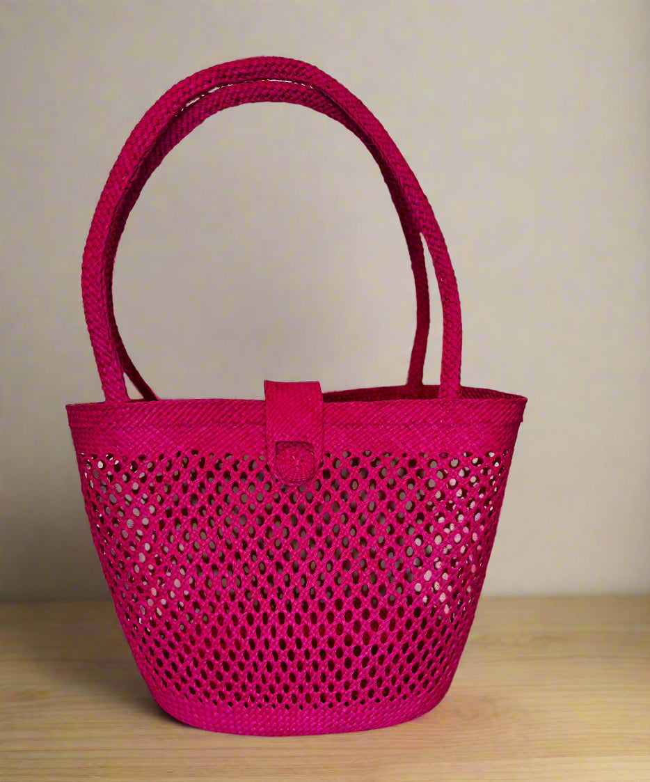 iraca palm tote bag, light weight bag, organic fibres, eco friendly bag