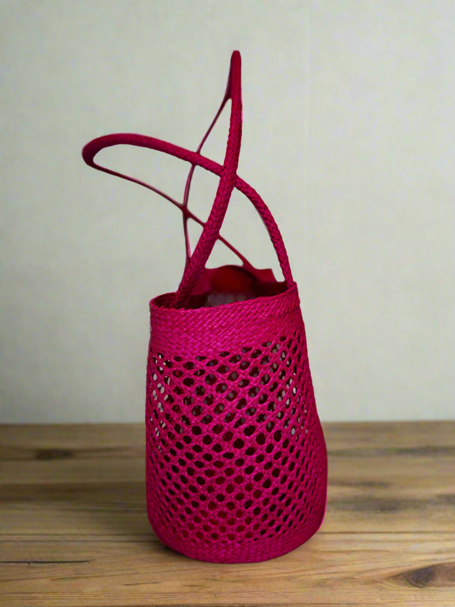 iraca palm tote bag, light weight bag, organic fibres, eco friendly bag