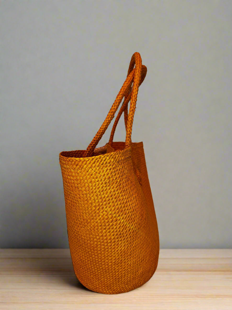 iraca palm tote bag, light weight bag, organic fibres, eco friendly bag