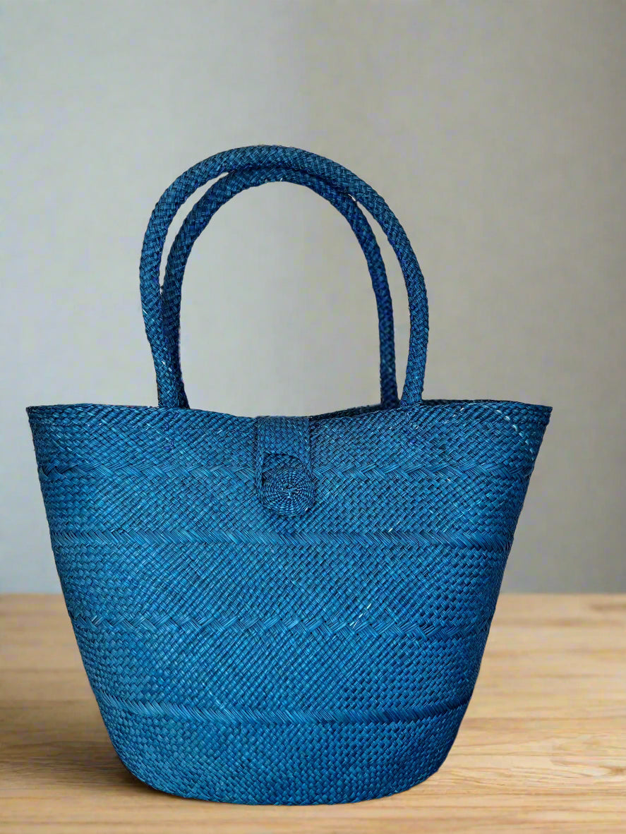 iraca palm tote bag, light weight bag, organic fibres, eco friendly bag