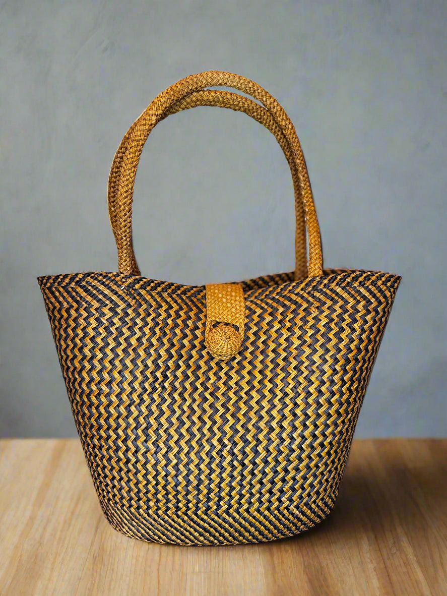 iraca palm tote bag, light weight bag, organic fibres, eco friendly bag