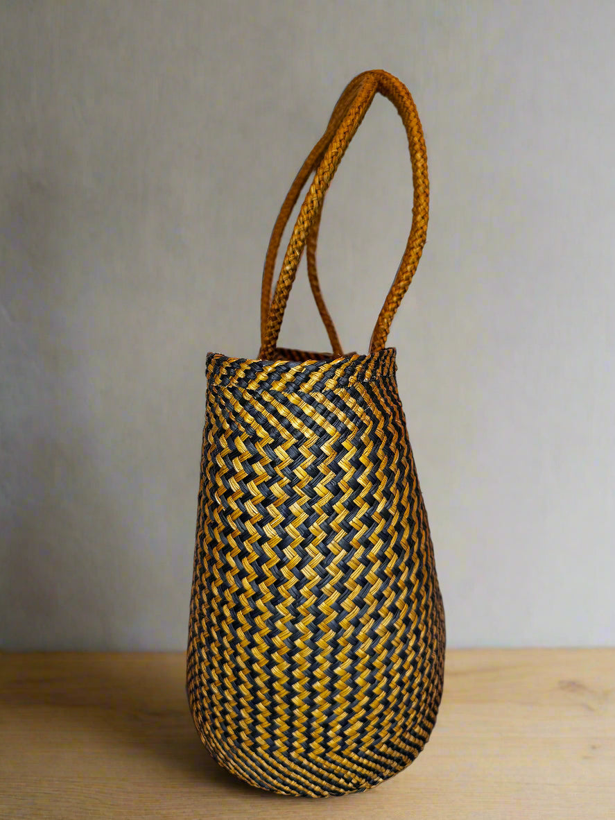 iraca palm tote bag, light weight bag, organic fibres, eco friendly bag