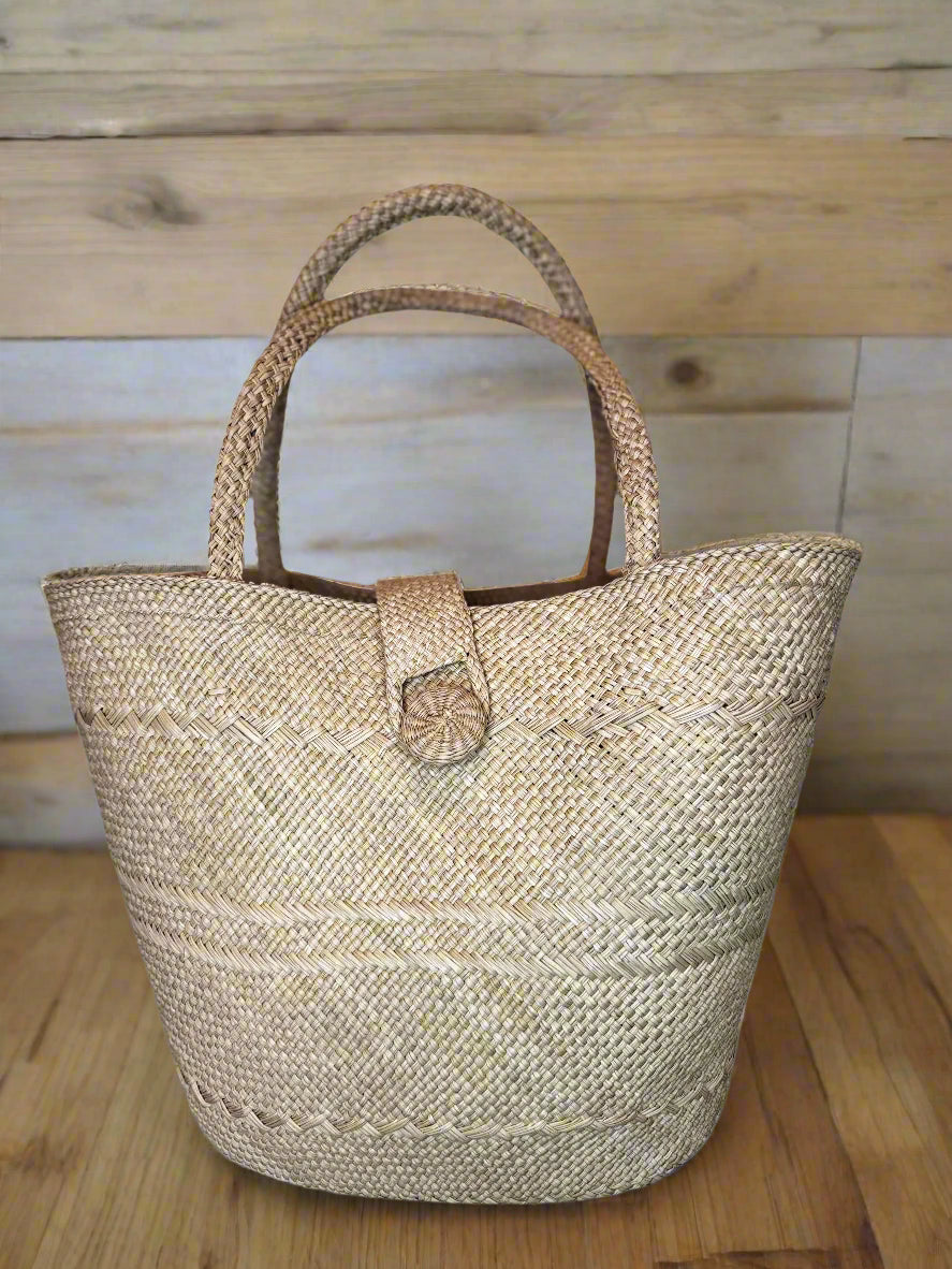 iraca palm tote bag, light weight bag, organic fibres, eco friendly bag