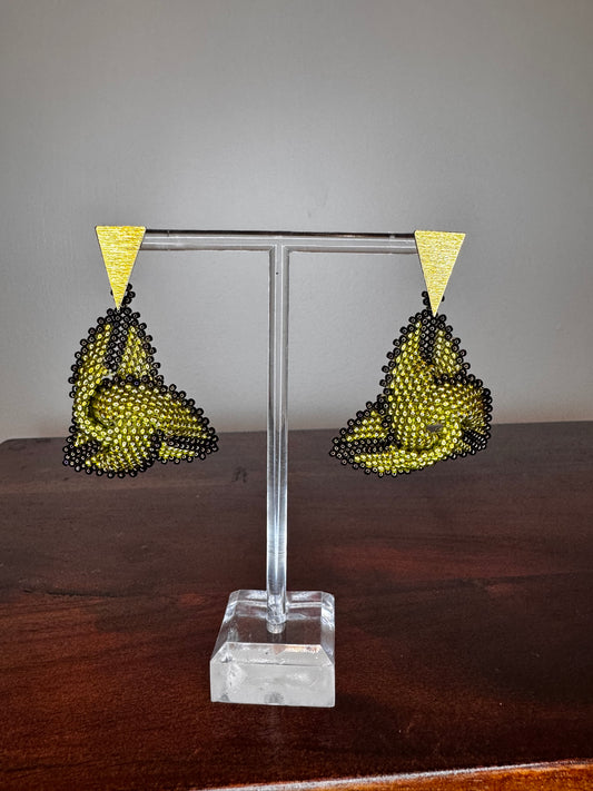 handmade jewelry, handmade earrings, beaded work, made in Colombia, lightweight earrings