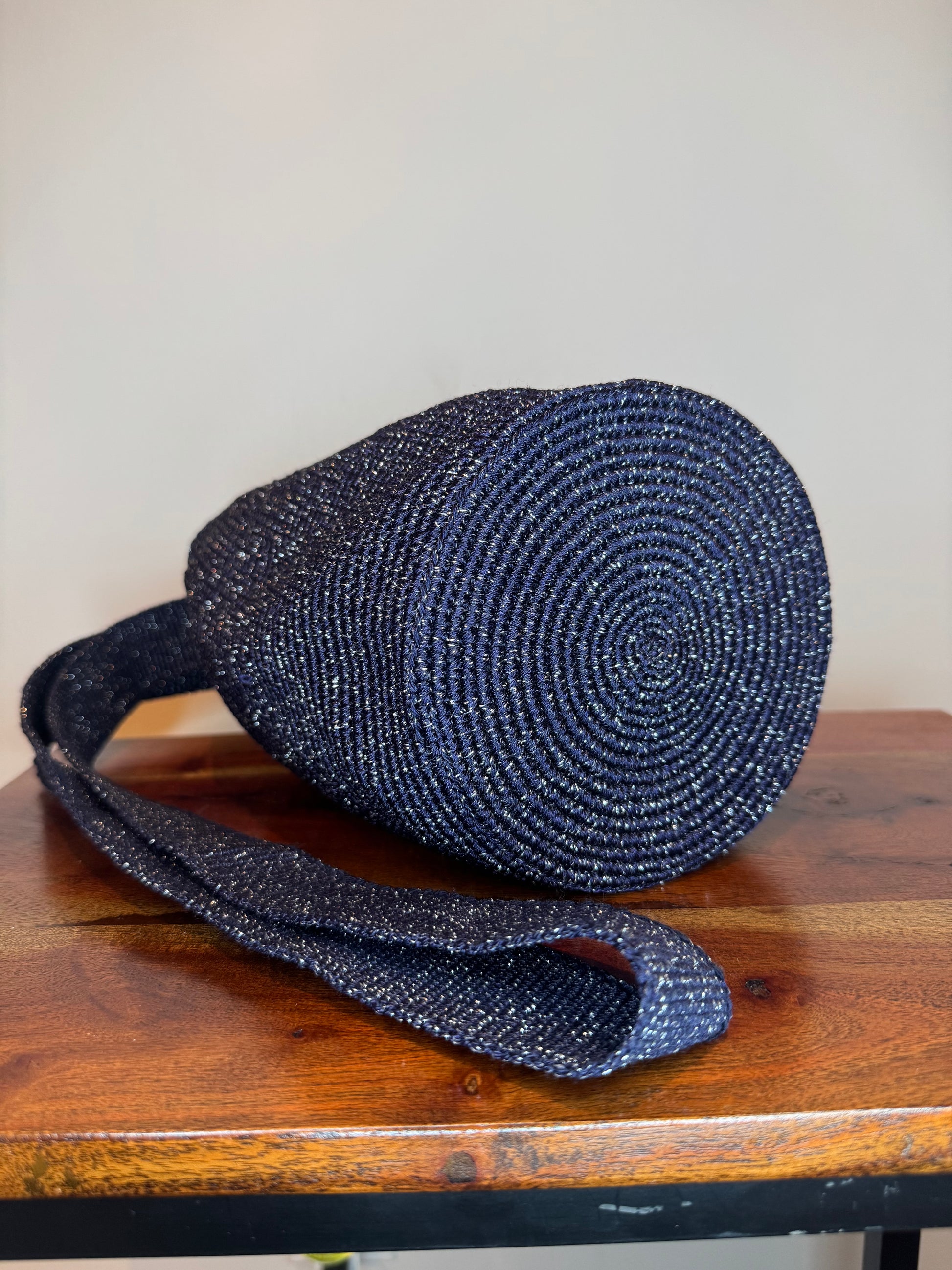 Wayuu bag from Colombia available in Montreal, 100% handmade displaying metallic touches