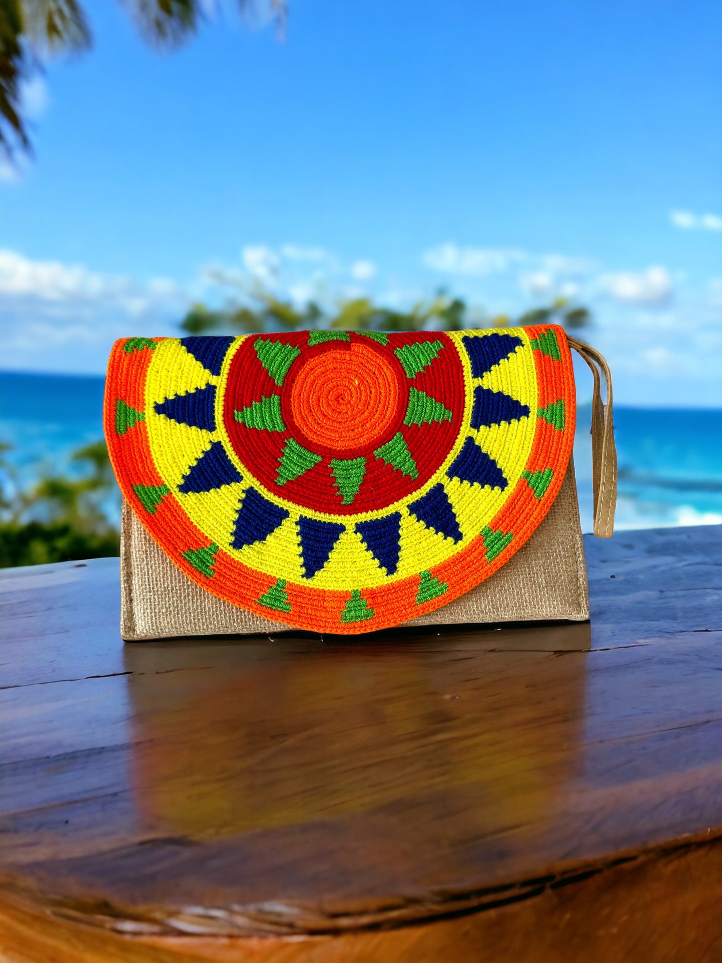 jute and Wayuu clutch, boho clutch, handmade clutch, Wayuu clutch, summer clutch, colourful clutch, chic style, handmade chic, dressy clutch, elegant clutch, versatile clutch,