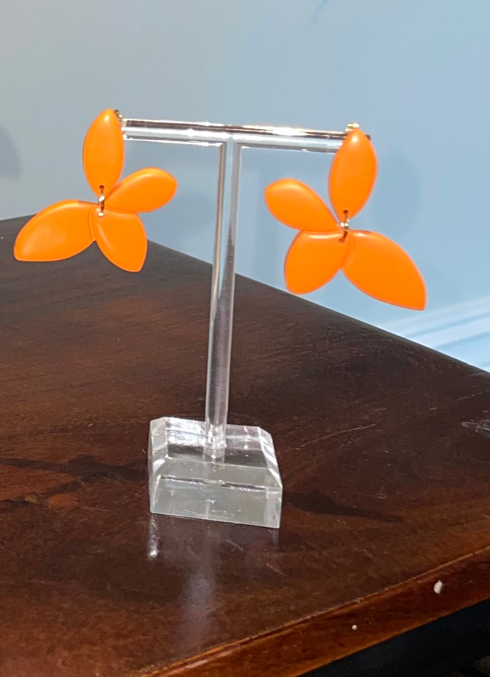 Boucles d’oreilles en argile papillon orange