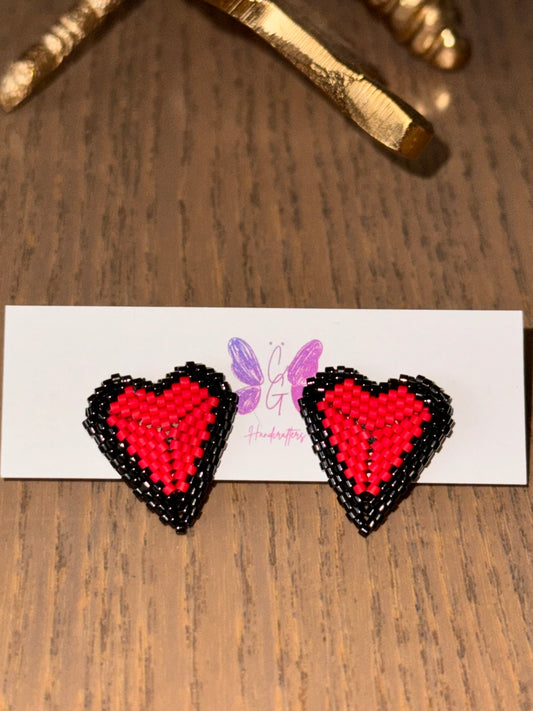 heart earrings, stud style, handmade jewelry, miyuki technique, block beads, red and black earrings, made in Colombia, available in Montreal.