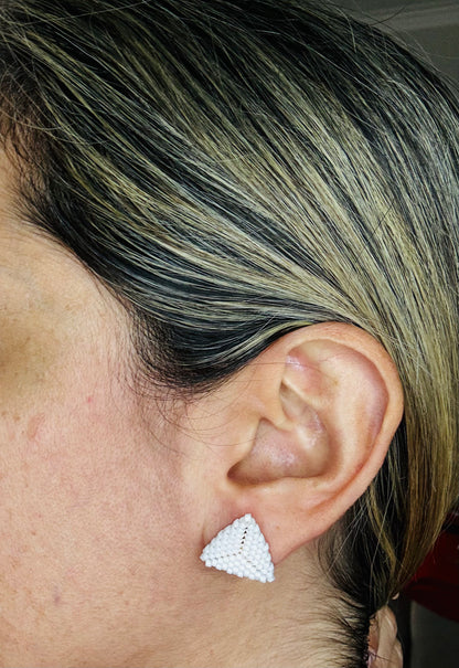 miyuki earring, Japanese beads, triangle earrings, stud earrings, handmade jewelry, accessories, made in Colombia, artisanal work 
