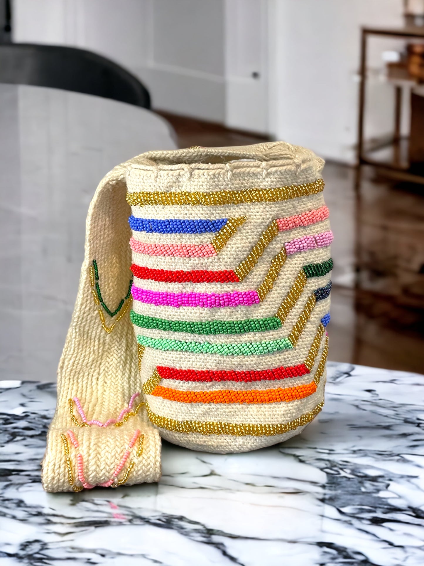 Beaded mochila, beaded Wayuu bag, beaded arhuaca bag, decorated mochila, handbag, Colombian handbag, handmade bag, pastel tones, Colombian mochila, arhuaca mochila