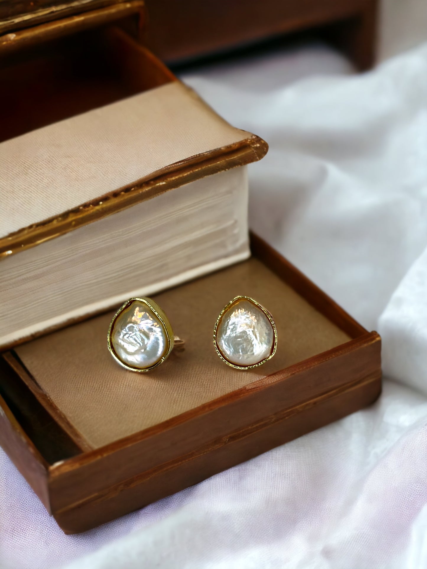 Pearl Oval Studs