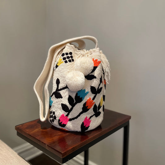 Mochila Wayuu White with Tulips