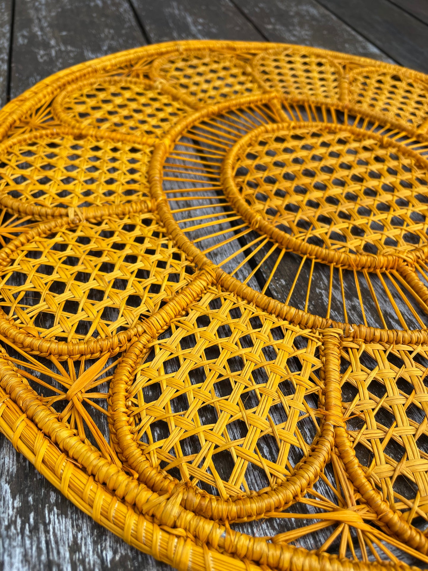 handwoven placemats, made in natural material, iraca palm fiber material, straw material round placemat, yellow placemat, home decor, table set, eco friendly home decor