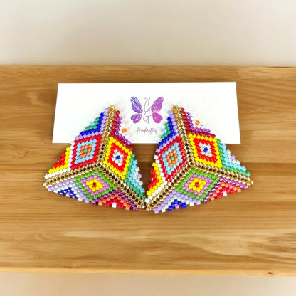 Japanese bead, miyuki work, miyuki earrings, triangle earrings, multi colour earring, made in Colombia, accessories, jewelry, 