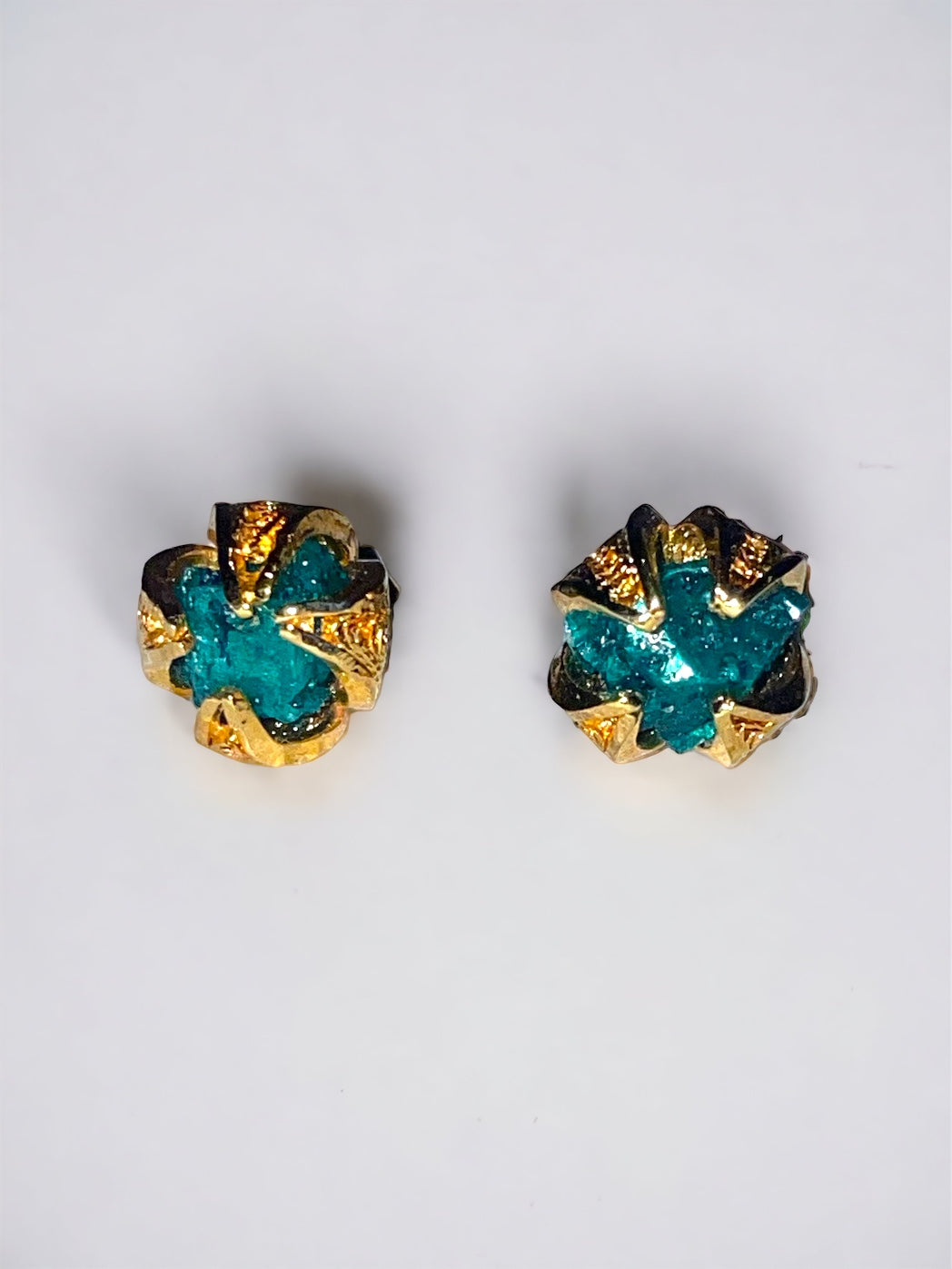 COLOMIBAN emerald stud earring, plated in gold