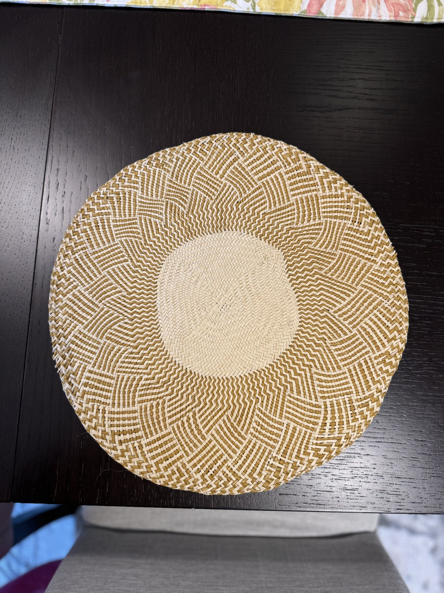 round placemat, iraca palm placemat, handwoven, table set, table decoration, home decor, wicket table decoration, wicker placemat, wicker material