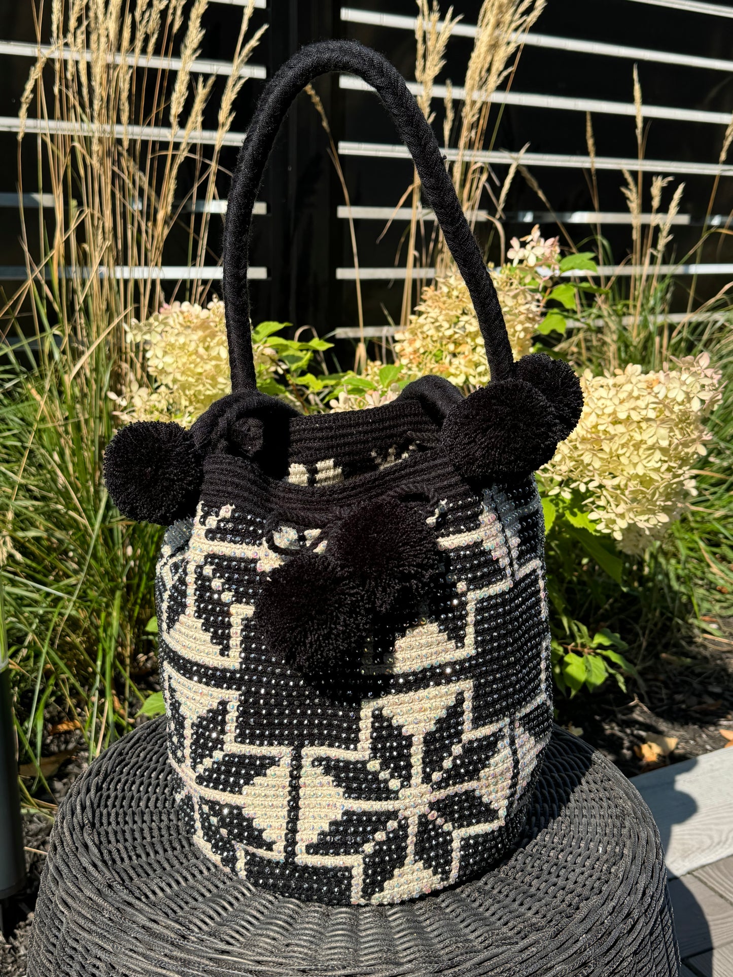 original mochila wayuu, handmade bag, hand knitted bag, black and beige
 bag, montreal, fashion montreal 