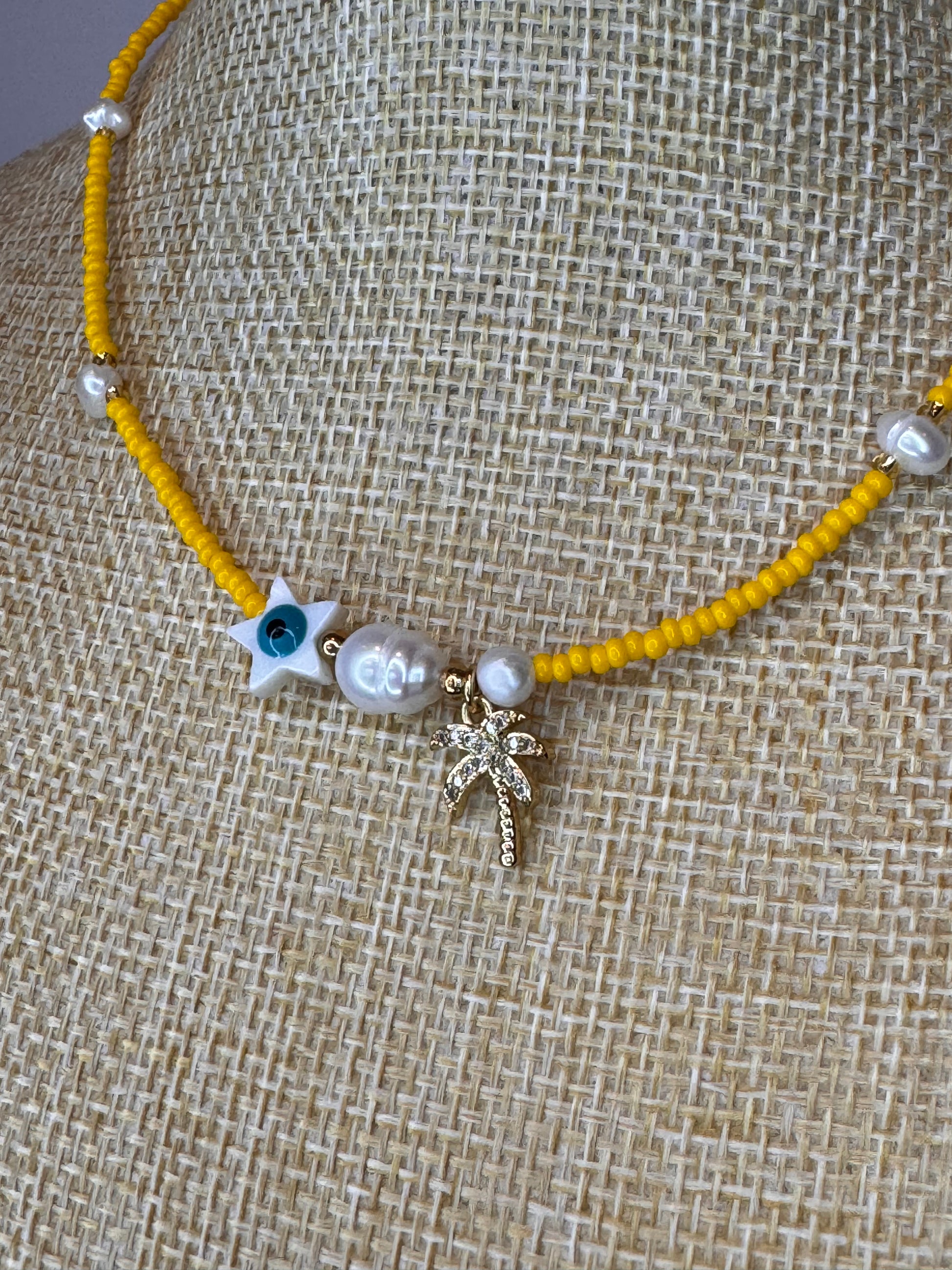 Bead necklace, chocker style, unicolour chocker, freshwater necklace, charm with crystals, handmade, evil eye protection, start necklace, nacre necklace, palm tree charm