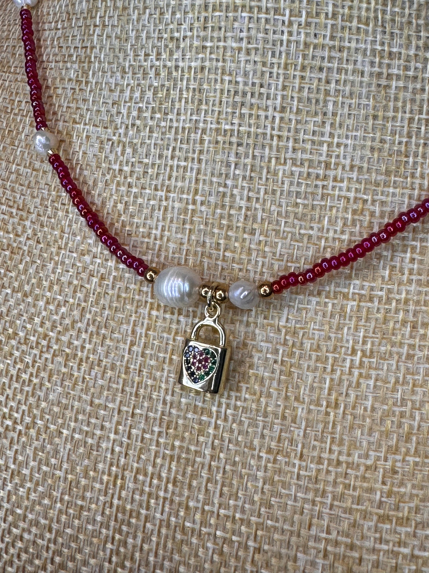 Bead necklace, chocker style, unicolour chocker, freshwater necklace, charm with crystals, handmade, locked heart charm