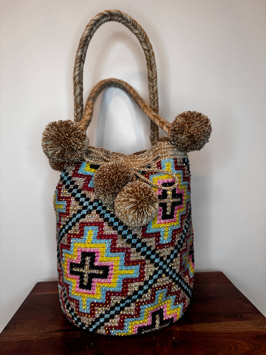 wayuu bag, tote bag, handmade bag, wayuu mochila, made in Colombia, crystals bag