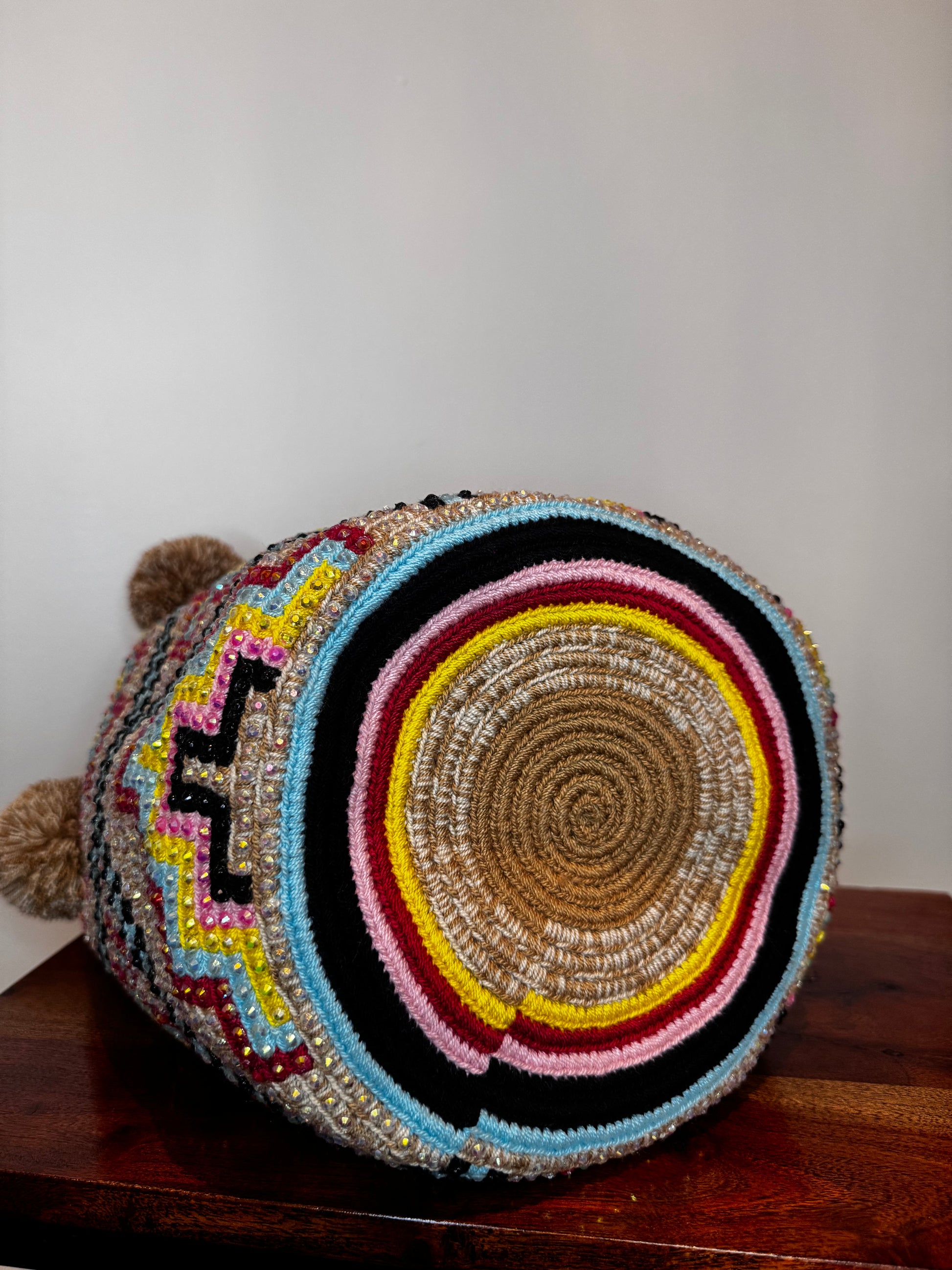 wayuu bag, tote bag, handmade bag, wayuu mochila, made in Colombia, crystals bag