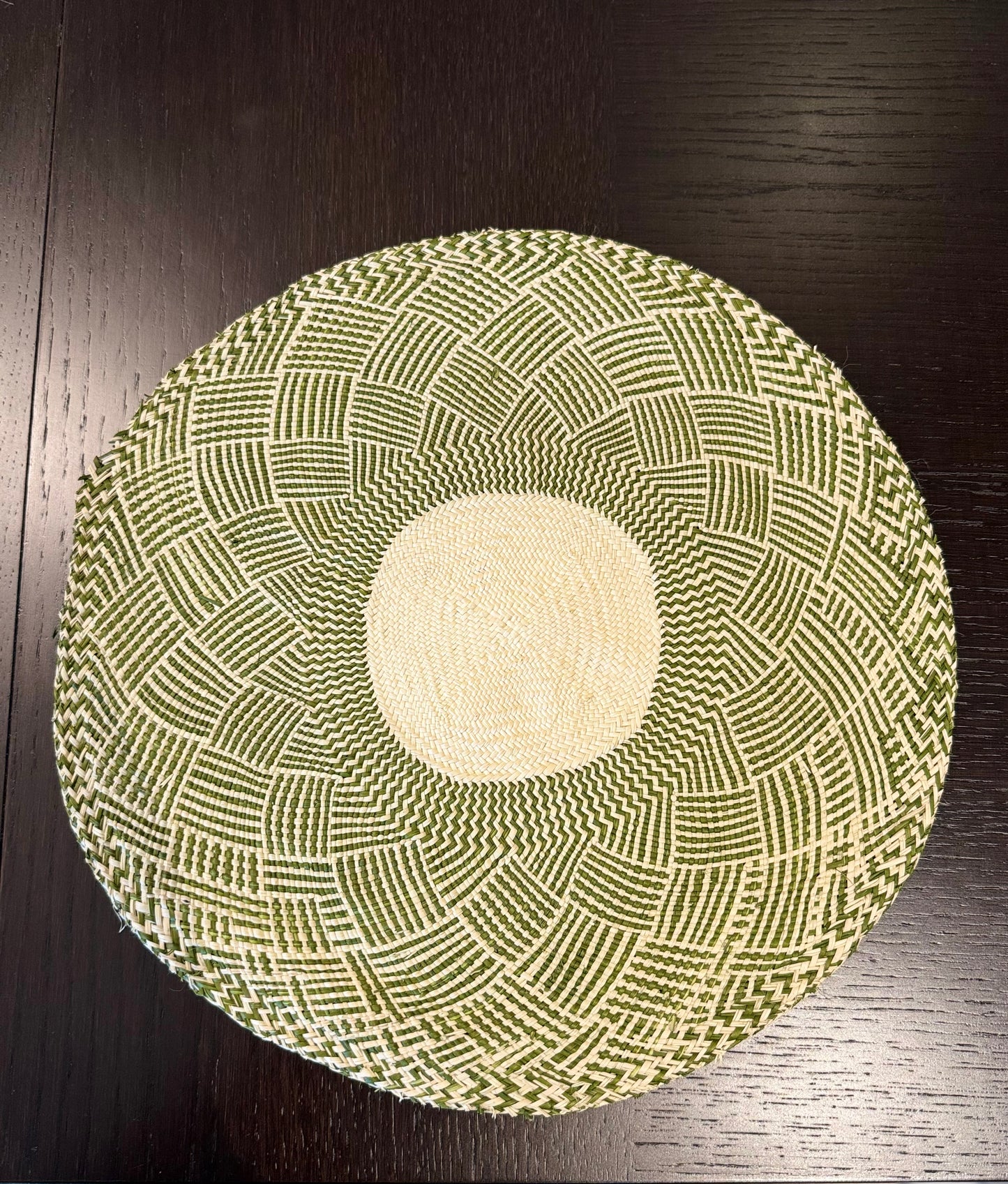 round placemat, iraca palm placemat, handwoven, table set, table decoration, home decor, wicket table decoration, wicker placemat, wicker material