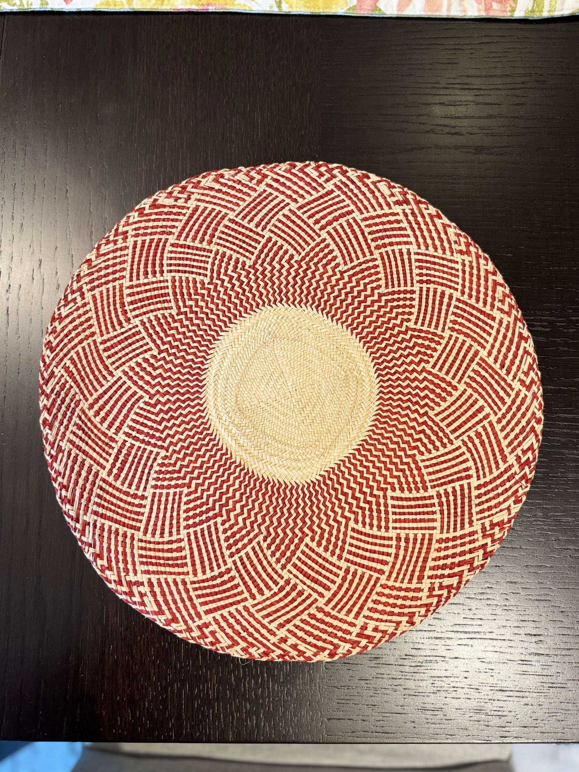 round placemat, iraca palm placemat, handwoven, table set, table decoration, home decor, wicket table decoration, wicker placemat, wicker material