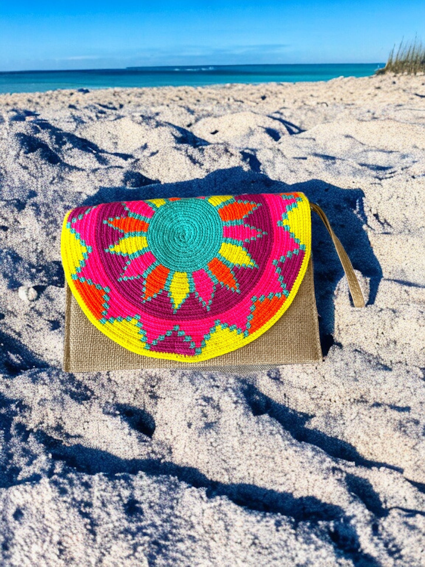 jute and Wayuu clutch, boho clutch, handmade clutch, Wayuu clutch, summer clutch, colourful clutch, chic style, handmade chic, dressy clutch, elegant clutch, unique clutch, casual clutch