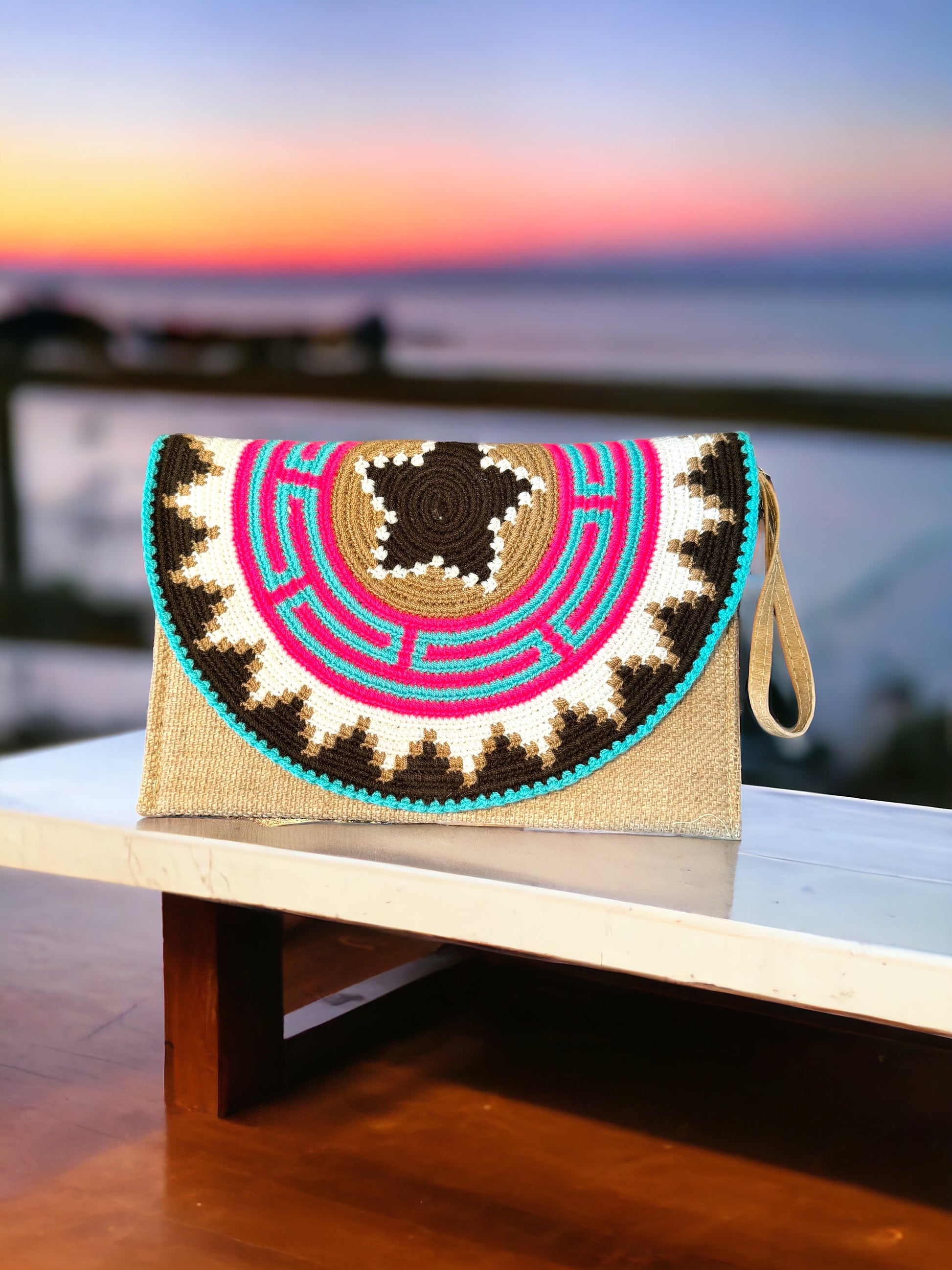 jute and Wayuu clutch, boho clutch, handmade clutch, Wayuu clutch, summer clutch, colourful clutch, chic style, handmade chic, dressy clutch, elegant clutch, casual chic, unique clutch